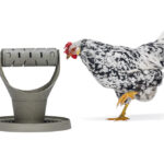 COMEDERO / DISTRIBUIDOR SNACKS PARA GALLINAS – PLAY AND FEED TOWER FOR CHICKENS
